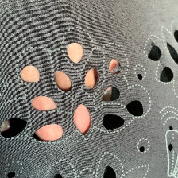 Xhilaration Gray Blouse‎ Button Down Back Floral Cutouts - Picture 4 of 12